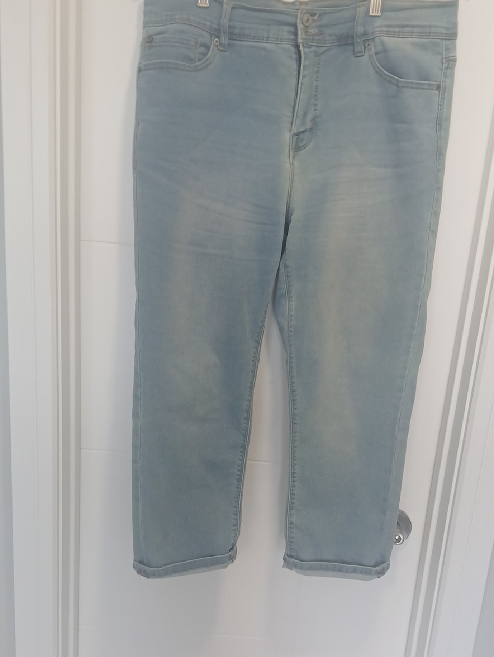 Light Wash Women’s Jeans - Classic Casual Fit